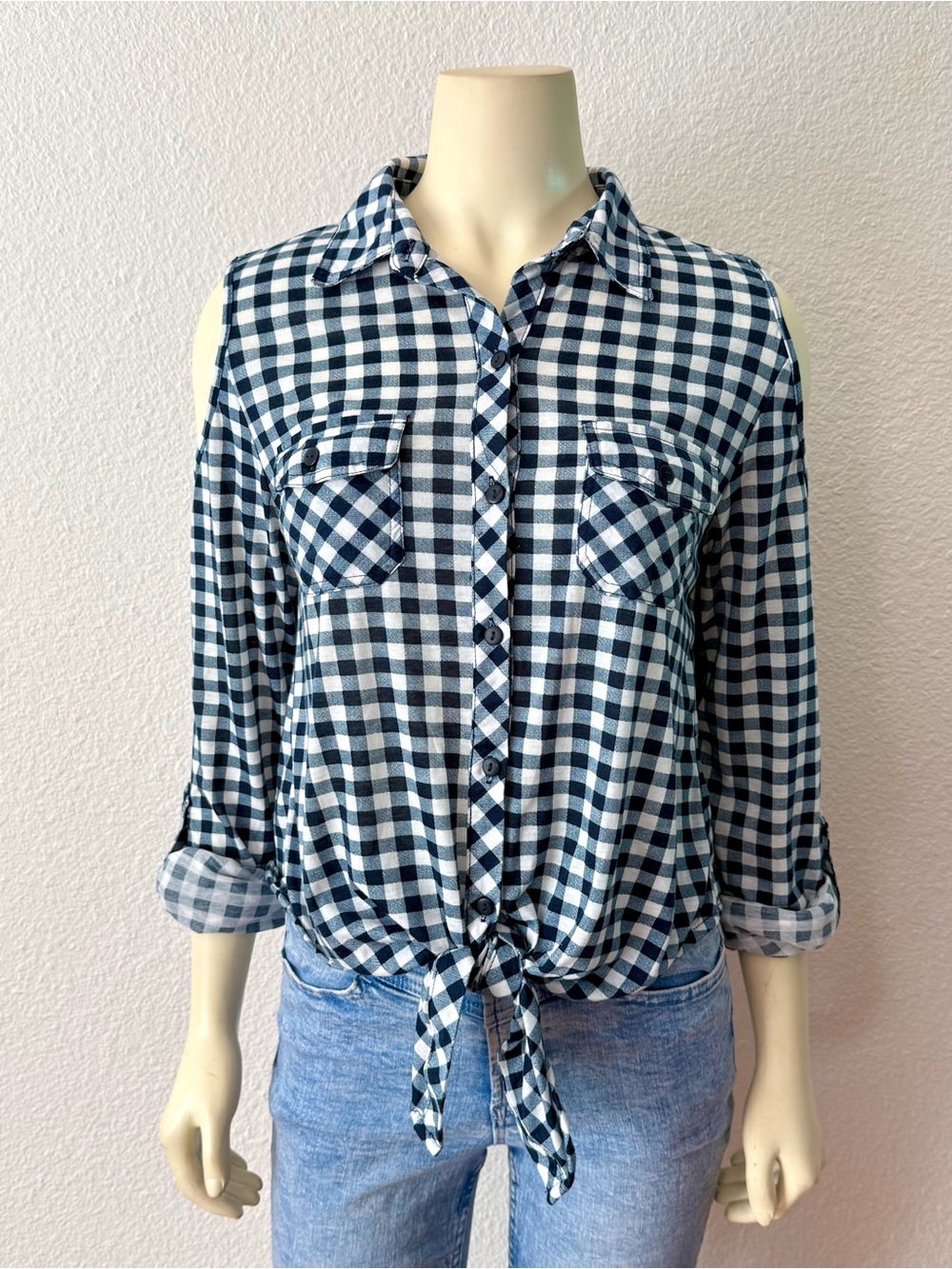 Daytrip Cold Shoulder Gingham Tie-Front Button Down Shirt Black White M